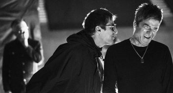 Oasis: Don't Look Back in Anger (15)