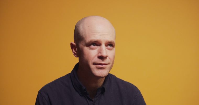 David Elms Describes a Room
