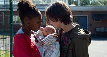 Young Mothers (12A)